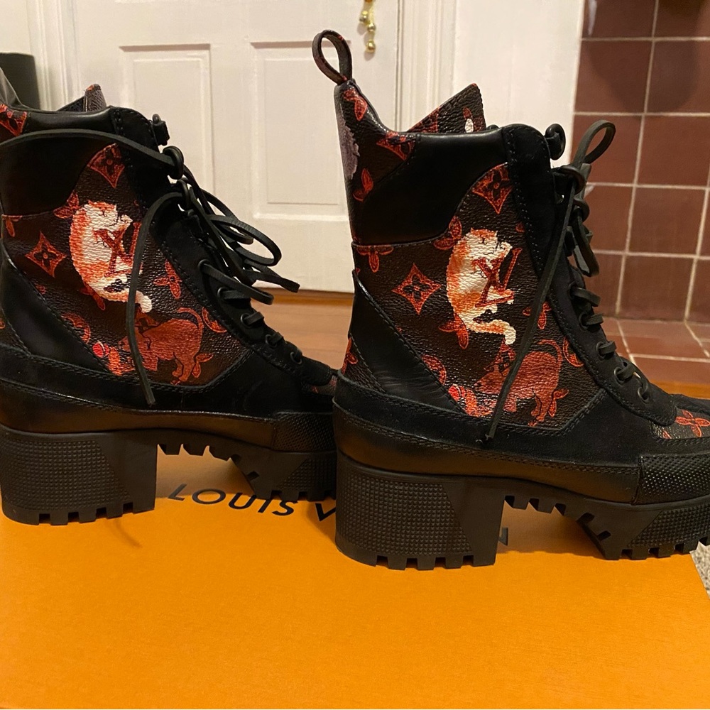 Louis Vuitton Catogram Laureate platform boots